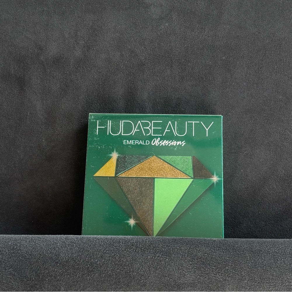 HUDA BEAUTY Green and Gold Eyeshadow Palette- brand new!